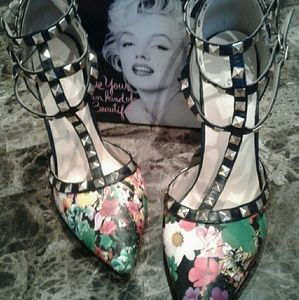 ROCKSTAR FLORAL HEELS WITH GOLD STUDS